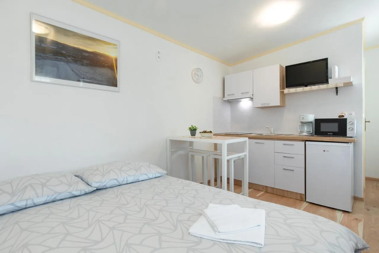 Mobile Home Mia *Nature Paradise For 2 Bajcici